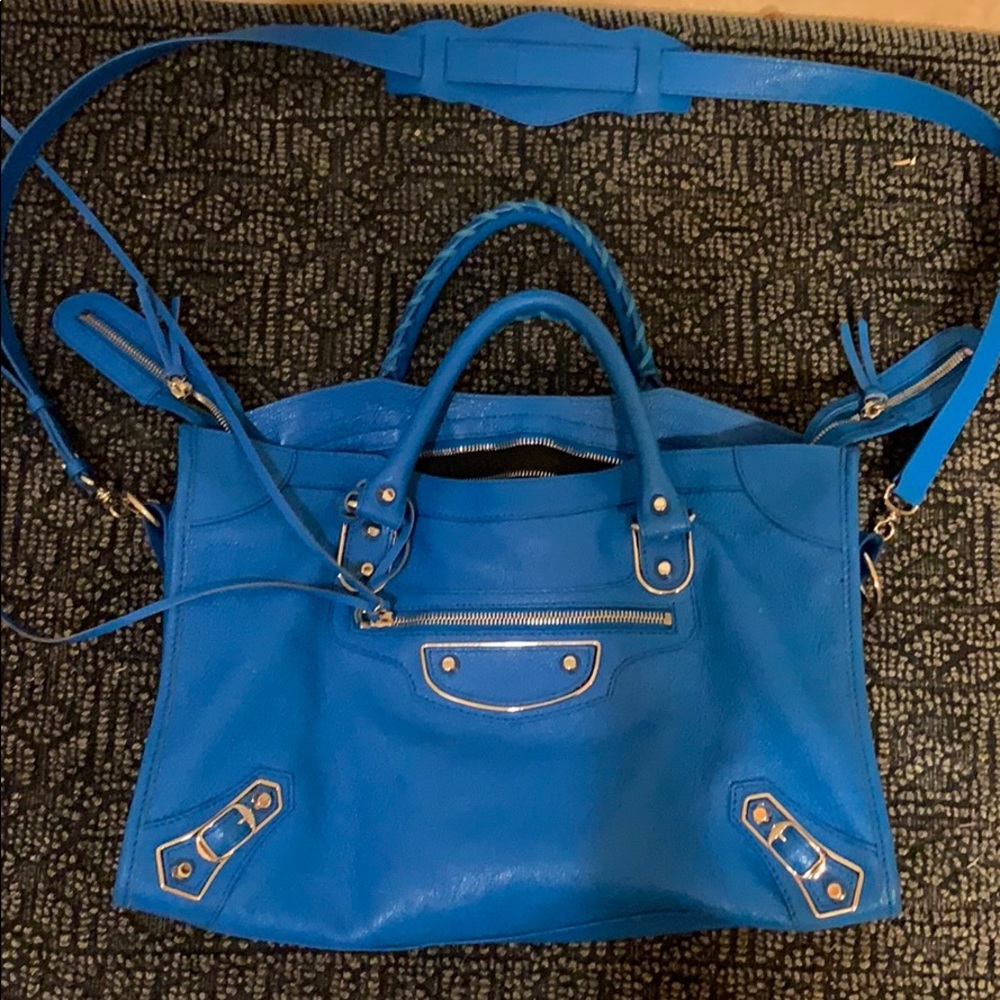SOLD ❤️ Balenciaga City